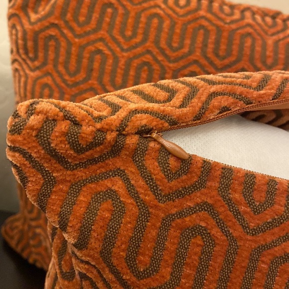 🆕 World Market Lumbar Pillows Set (2) - Picture 8 of 10